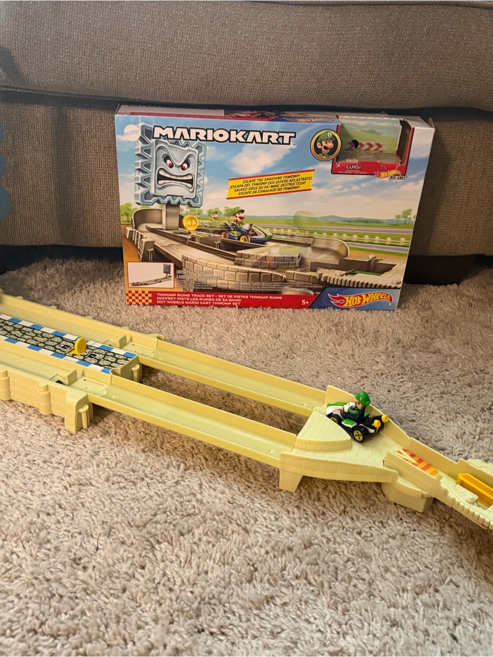 Hot Wheels Mario Kart Luigi and Theomp Ruins Track Set